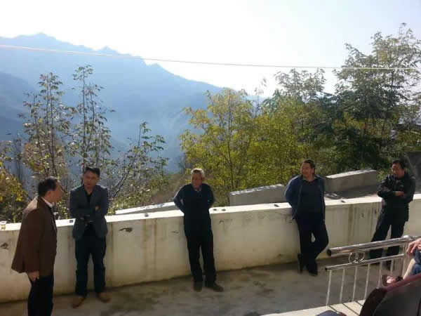 隴運集團(tuán)公司董事長、黨委書記李寅祥率相關(guān)人員專程前往精準(zhǔn)扶貧點進(jìn)行深入調(diào)研