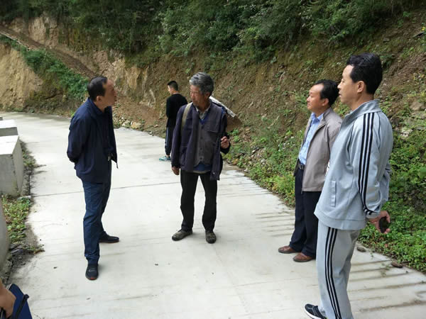 隴運集團公司黨委書記、董事長李寅祥同志深入琵琶鎮(zhèn)寧強村開展幫扶工作