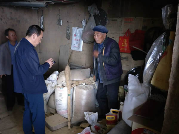 隴運集團公司黨委書記、董事長李寅祥同志深入琵琶鎮(zhèn)寧強村開展幫扶工作