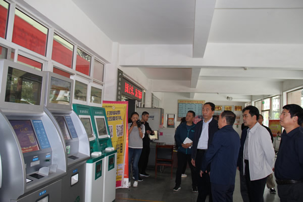 市安委辦主任、安監(jiān)局局長(zhǎng)李永宏一行到隴運(yùn)集團(tuán)公司檢查指導(dǎo)工作