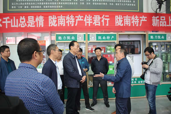 市安委辦主任、安監(jiān)局局長(zhǎng)李永宏一行到隴運(yùn)集團(tuán)公司檢查指導(dǎo)工作