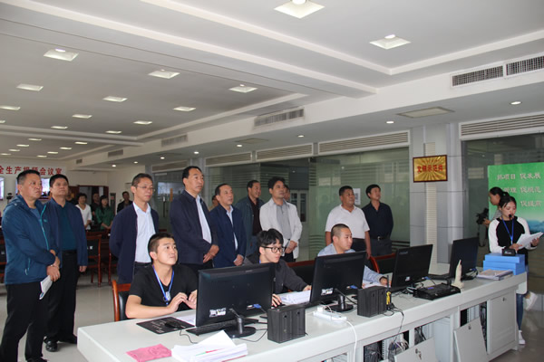 市安委辦主任、安監(jiān)局局長(zhǎng)李永宏一行到隴運(yùn)集團(tuán)公司檢查指導(dǎo)工作