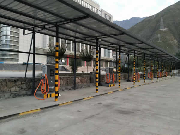 隴運(yùn)集團(tuán)武都公交公司第三批新能源公交車暨第二批充電樁投入運(yùn)營