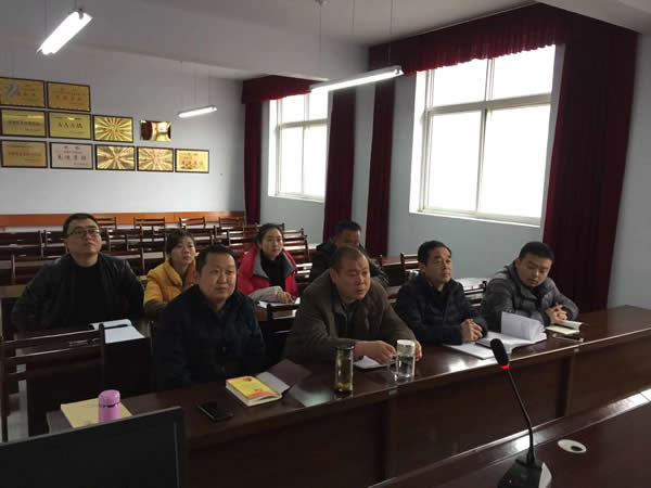 隴運(yùn)集團(tuán)公司黨委組織開展黨課輔導(dǎo)和理論學(xué)習(xí)中心組(擴(kuò)大)學(xué)習(xí)教育活動(dòng)