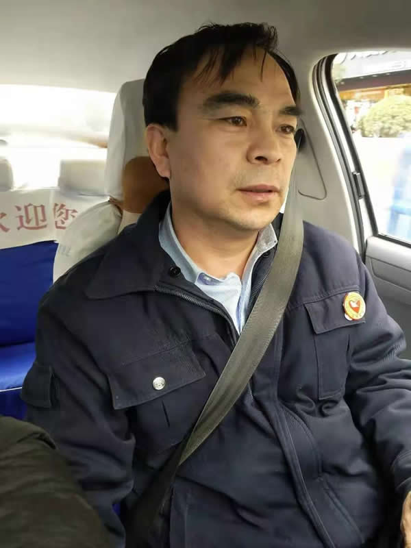 【拾金不昧】為隴運集團潤祥出租車公司駕駛員“王劉德”點贊！！