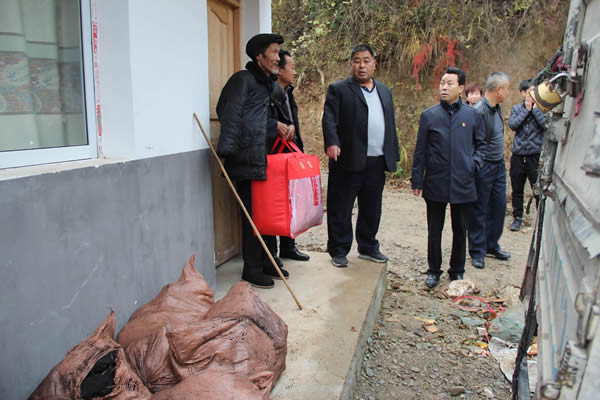 隴運集團公司開展“解難題、辦實事、送溫暖”主題黨日活動