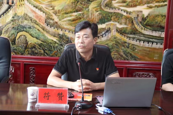 市政府國資委黨委委員、副主任符贊到隴運集團公司開展講授 黨紀學(xué)習(xí)教育專題 黨課暨“七一”慰問活動